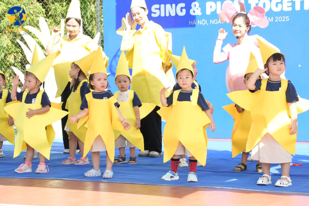 Các con thật vui tươi trong ngày hội