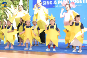 Các con thật vui tươi trong ngày hội